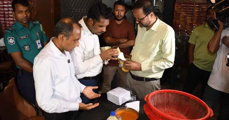 চট্টগ্রামে ভোক্তা অভিযানে তিন প্রতিষ্ঠানকে জরিমানা