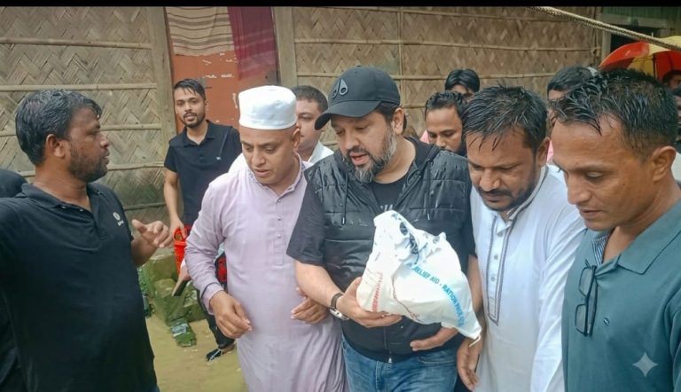 রাউজানে বন্যাদুর্গতদের পাশে এমপি হুমাম কাদের চৌধুরী
