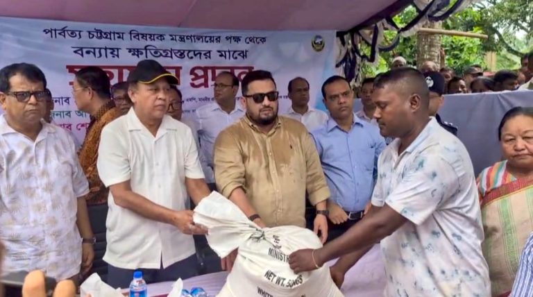 বন্যায় ক্ষতিগ্রস্থদের পাশে ভূমি ও পার্বত্য প্রতিমন্ত্রী মীর হেলাল
