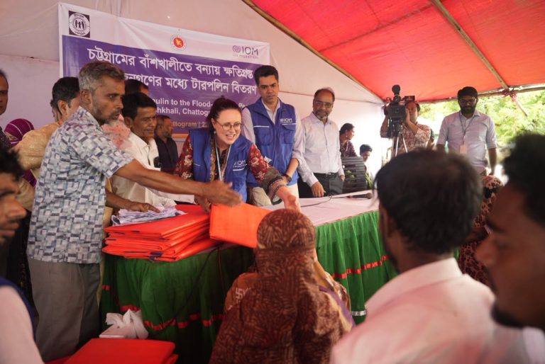 চট্টগ্রাম ও কক্সবাজারে বন্যাদুর্গত ১ হাজার পরিবারের পাশে আইওএম
