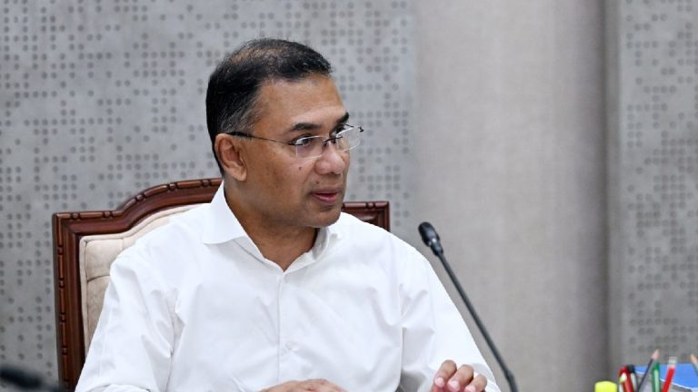 সরকারি ব্যানার-ফেস্টুন ও বিলবোর্ডে প্রধানমন্ত্রীর ছবি ব্যবহারে নিষেধাজ্ঞা