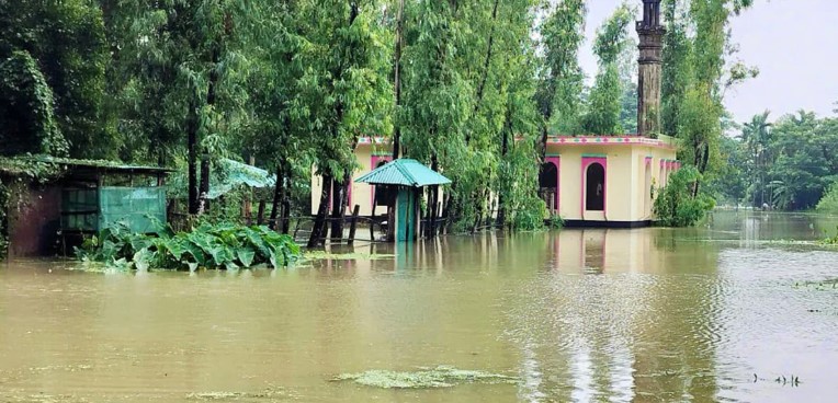 চট্টগ্রামে পানিবন্দী মানুষ মানবেতর জীবন