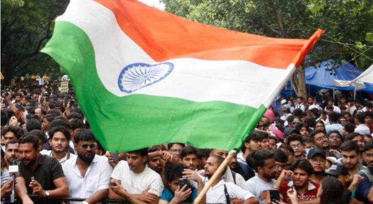 নিট প্রশ্নফাঁস ইস্যুতে দিল্লিতে তীব্র বিক্ষোভ, শিক্ষামন্ত্রীর পদত্যাগসহ ৫ দফা দাবি রাহুলের
