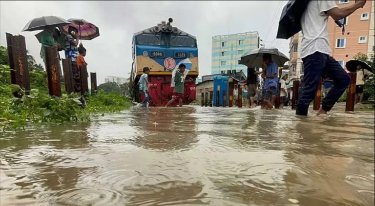 রেললাইনে পানি, সাময়িক বন্ধ কক্সবাজার-চট্টগ্রাম রুটে ট্রেন চলাচল