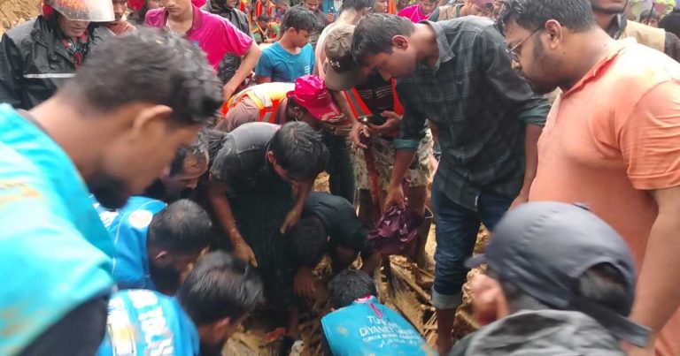 রোহিঙ্গা ক্যাম্পে ভয়াবহ পাহাড়ধস, মাদ্রাসায় প্রাণ গেল ৮ জনের