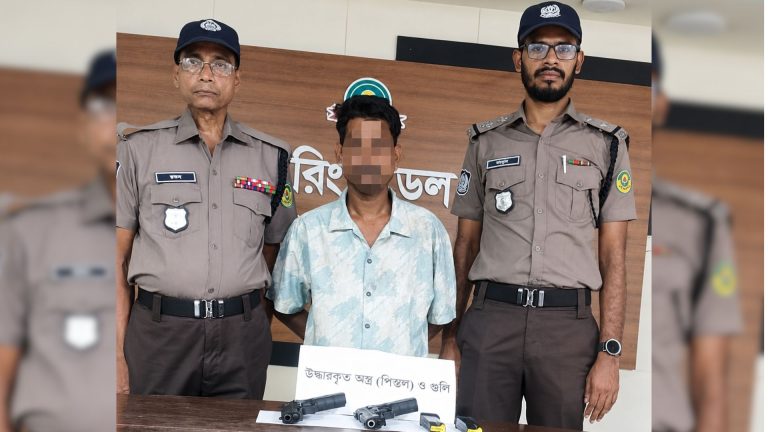 ডবলমুরিংয়ে অভিযানে লুণ্ঠিত ২ বিদেশি পিস্তল ও ২ হাজার ইয়াবাসহ শীর্ষ সন্ত্রাসী গ্রেপ্তার: সিএমপি