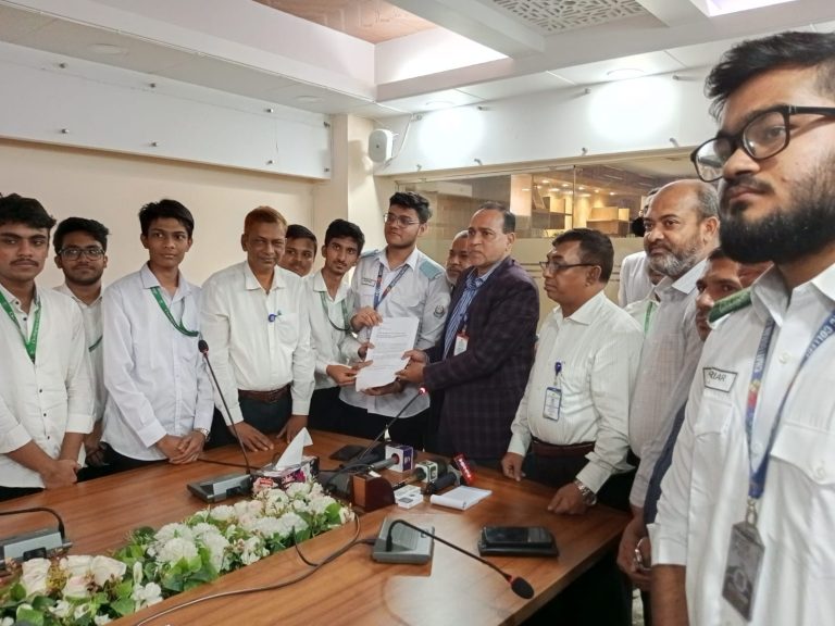 স্থগিত এইচএসসি পরীক্ষার নতুন রুটিন ঘোষণার দাবি