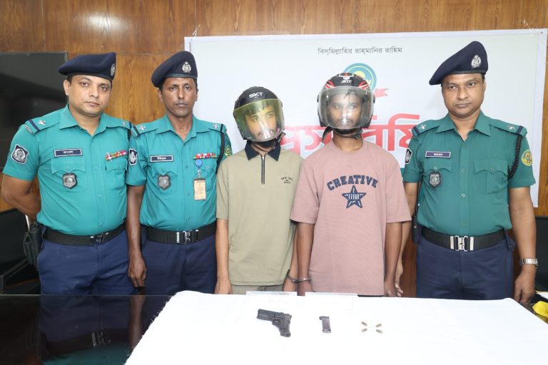 বায়েজিদে বিদেশি পিস্তল ও ৪ রাউন্ড গুলিসহ ডেভিড ইমনের দুই সহযোগী গ্রেপ্তার: সিএমপি