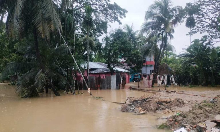 খাল খননের মাটি-পানিতে প্লাবিত আনোয়ারার ঘরবাড়ি, বাড়ছে ভোগান্তি
