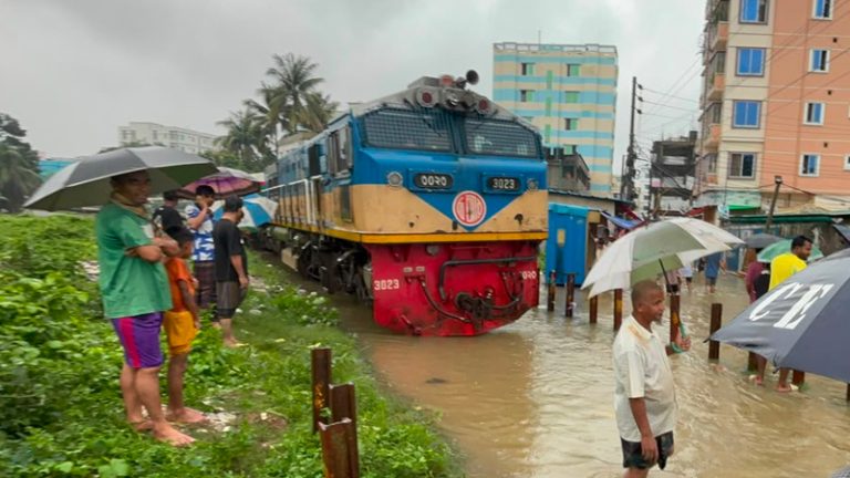 চট্টগ্রামে পানির নিচে রেললাইন, আটকা পড়ল পর্যটক এক্সপ্রেস