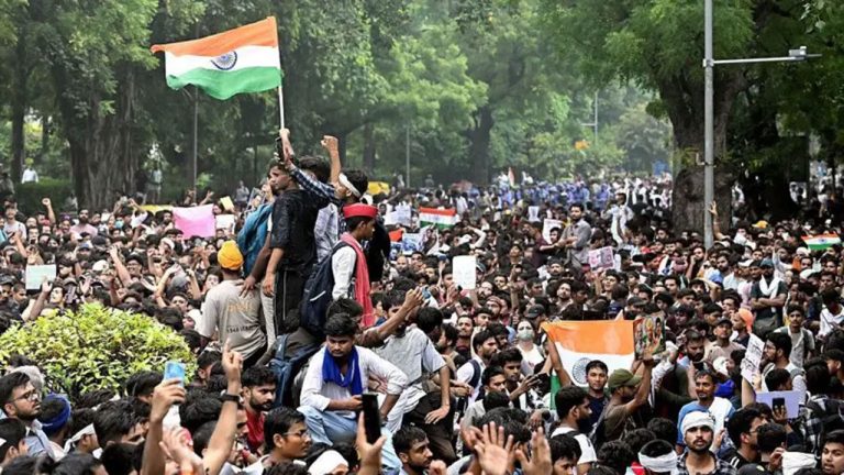 ককরোচ পার্টির আন্দোলন কি মোদির জন্য ‘বিদায়ঘণ্টা’?