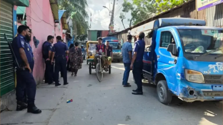 মাদক কারবারিদের সঙ্গে পুলিশের গোলাগুলি, আহত ৪