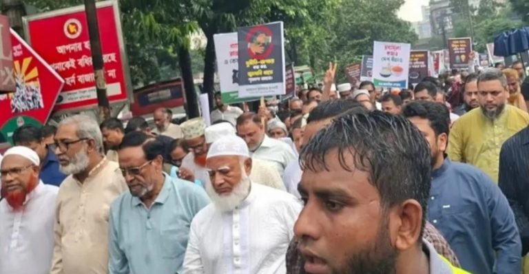 সচিবালয় ঘেরাও করতে গিয়ে পুলিশের বাধার মুখে ১১ দলীয় জোট