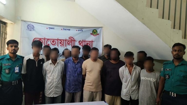 কোতোয়ালী থানার অভিযানে গাঁজাসহ ১৬ জন গ্রেপ্তার