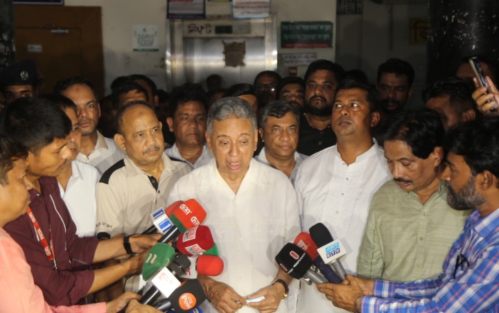 ​‘কারো ছাড় নেই’, চট্টগ্রামের শিপইয়ার্ডে ৮ শ্রমিকের মৃত্যুর ঘটনায় আমির খসরু