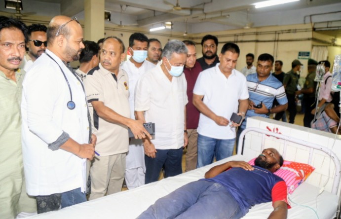 নিহতদের পরিবার পাবে ১০ লাখ টাকা ক্ষতিপূরণ: আমির খসরু